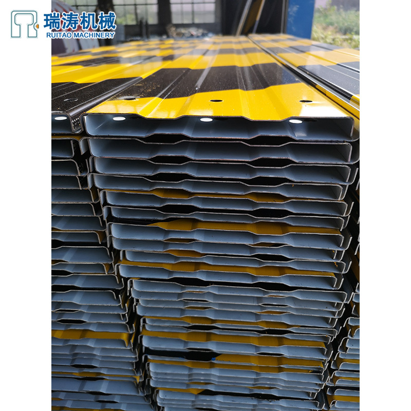 鍍鋅18公分黃黑踢腳板雙筋示意圖