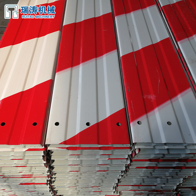 紅白18公分踢腳板兩側(cè)開孔示意圖